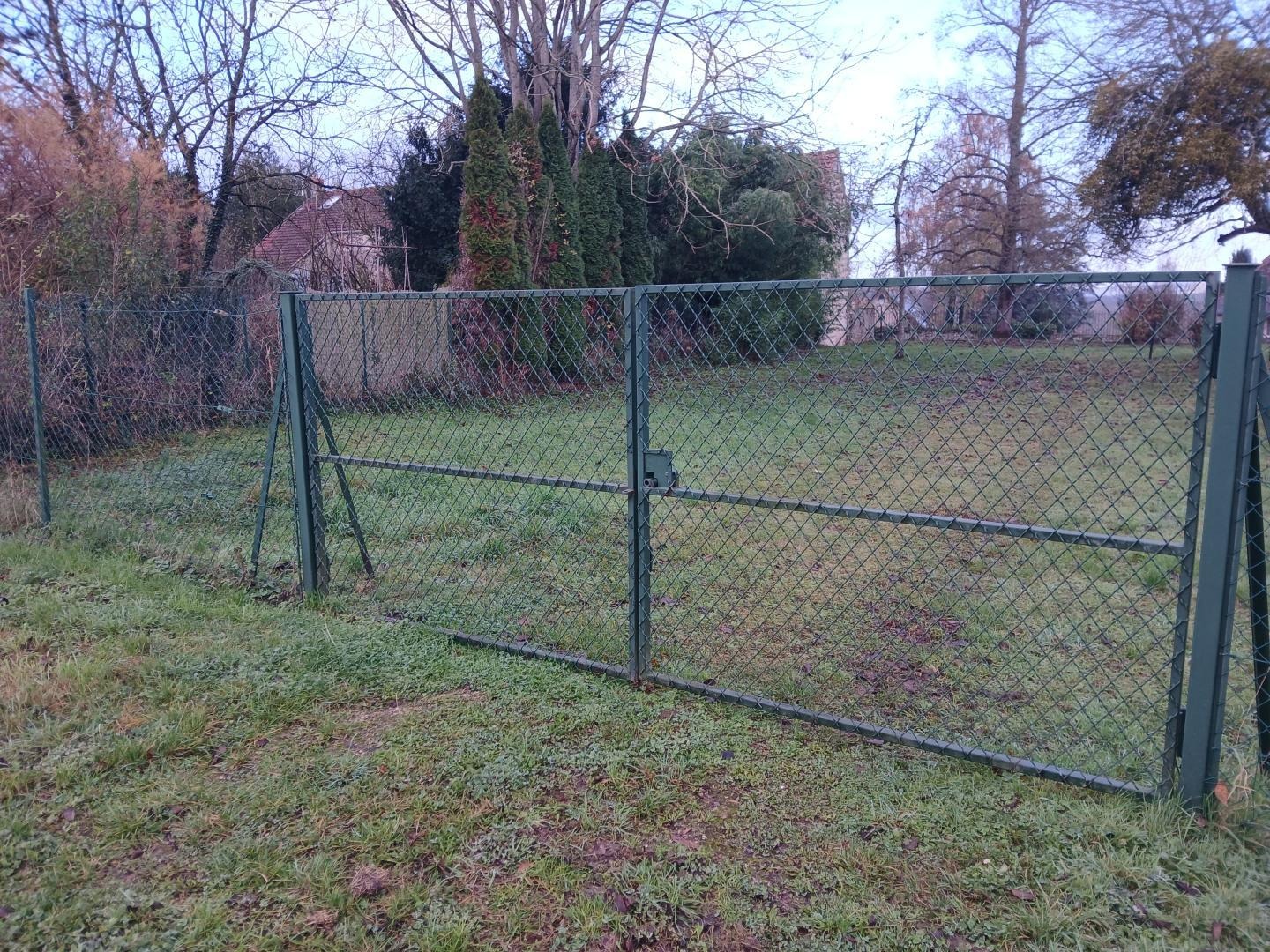 entrée véhicules par l'arrière du jardin