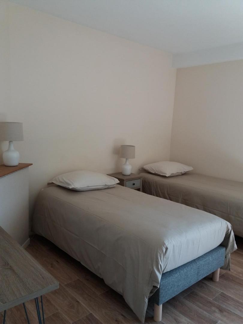 1ère chambre - 2 lits de 90 x 200