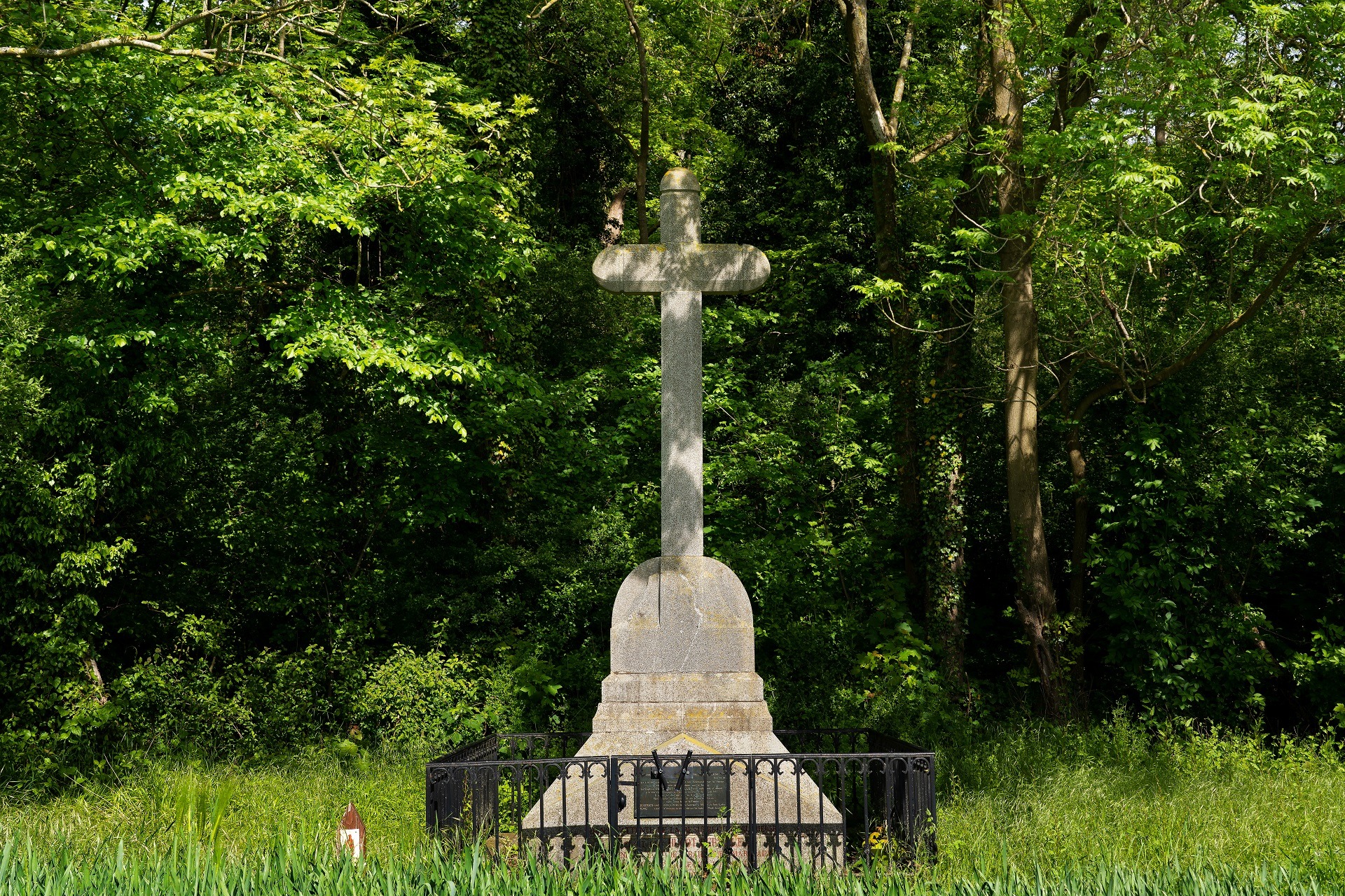 Tombe du Capitaine Hugot-Derville