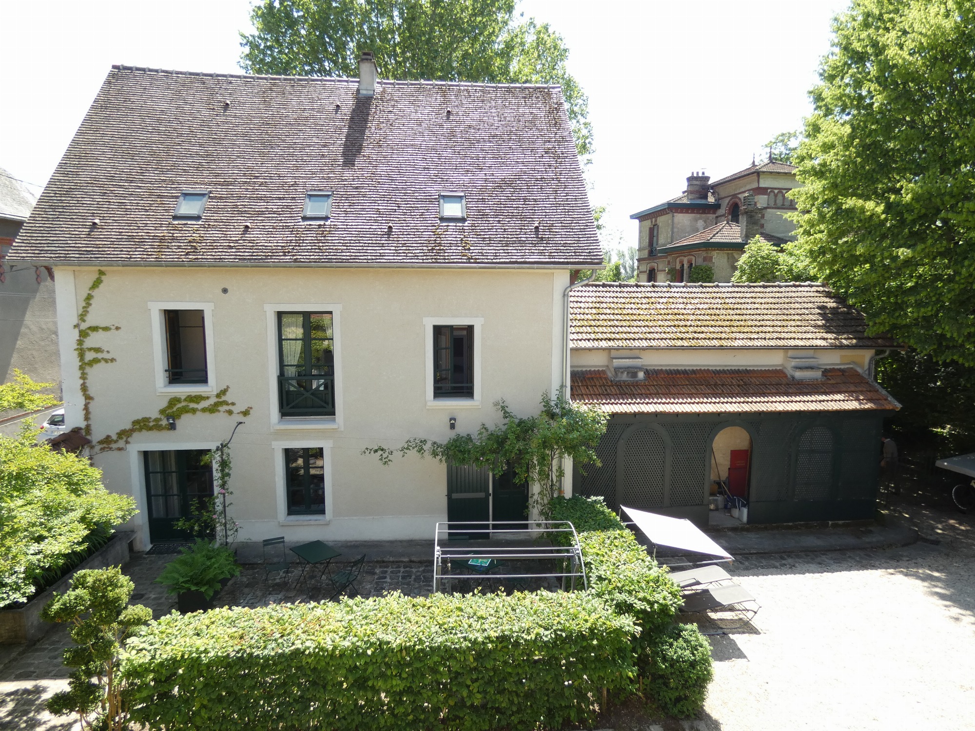 L'Orangerie et quatre de ses chambres