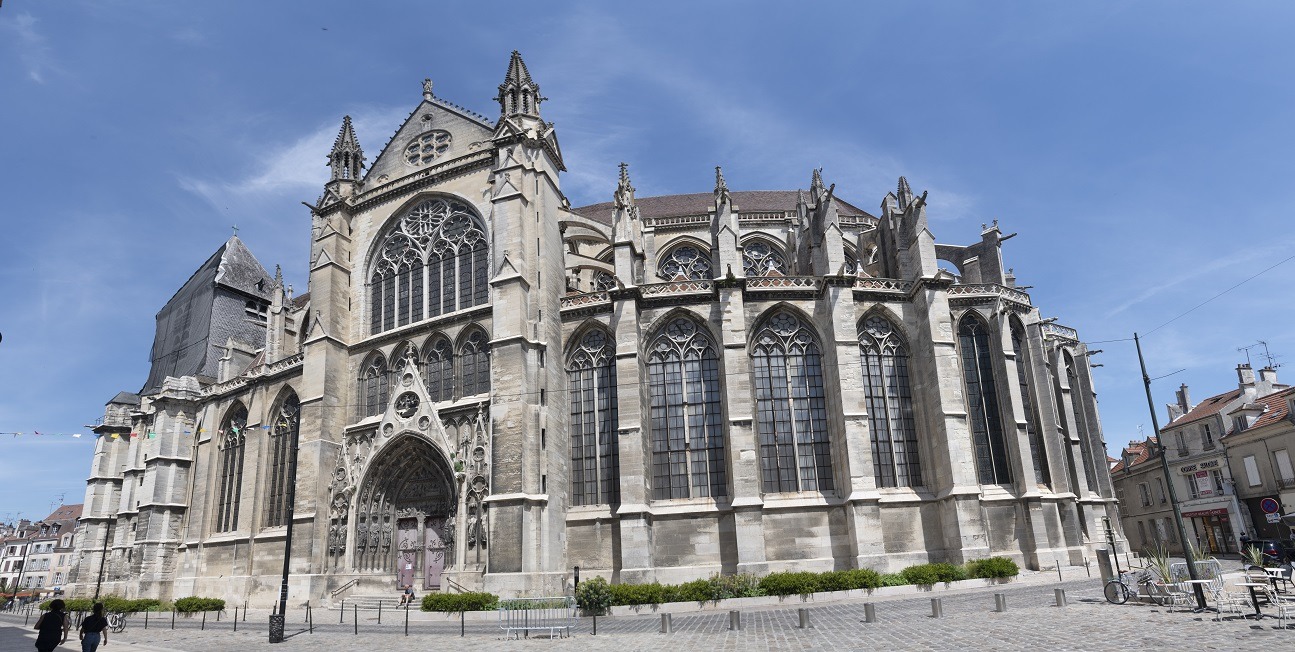 Façade sud de la cathédrale Saint-Étienne de Meaux