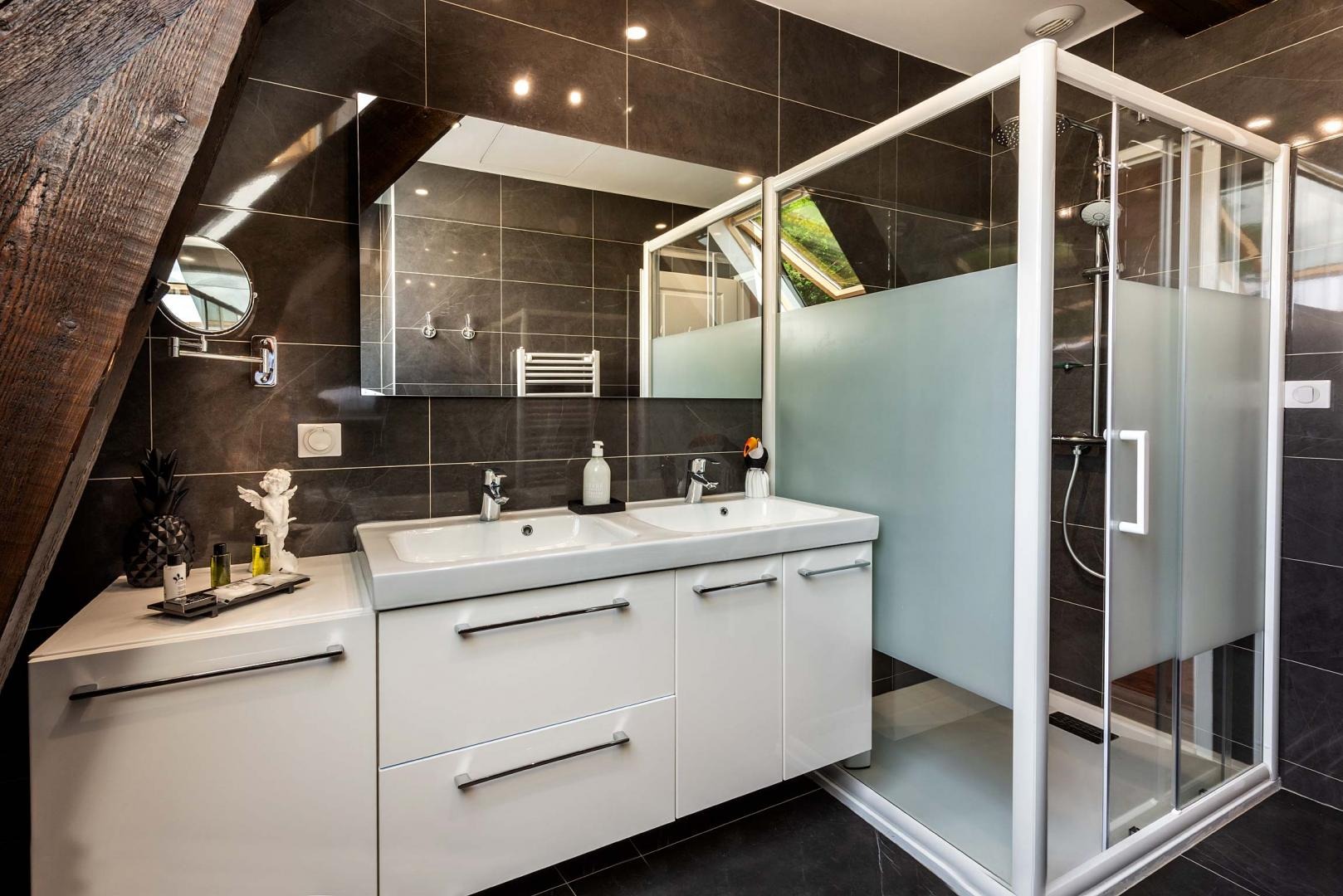 salle de bain grande douche