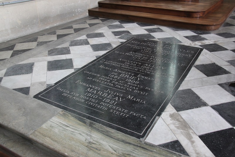 Tombe de Monseigneur Marbeau dans la cathédrale de Meaux